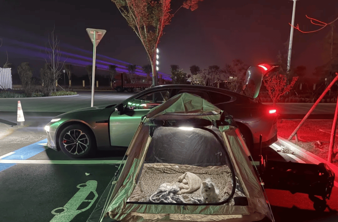 间年轻人旅行掀起“帐篷过夜”热潮不朽情缘不住酒店住帐篷!国庆期(图2) 间年轻人旅行掀起“帐篷过夜”热潮不朽情缘不住酒店住帐篷!国庆期(图2)